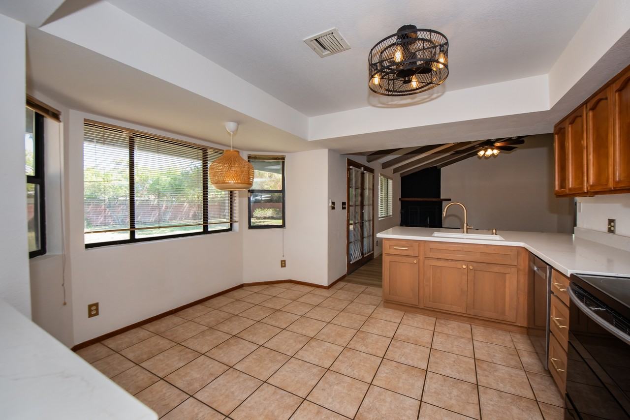 3460 E Sombra Ln - Photo 5 of 28