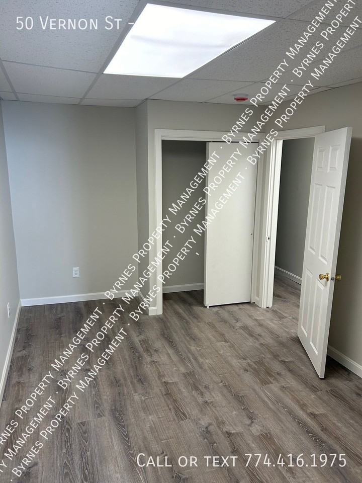 50 Vernon St #1M - Photo 3 of 4