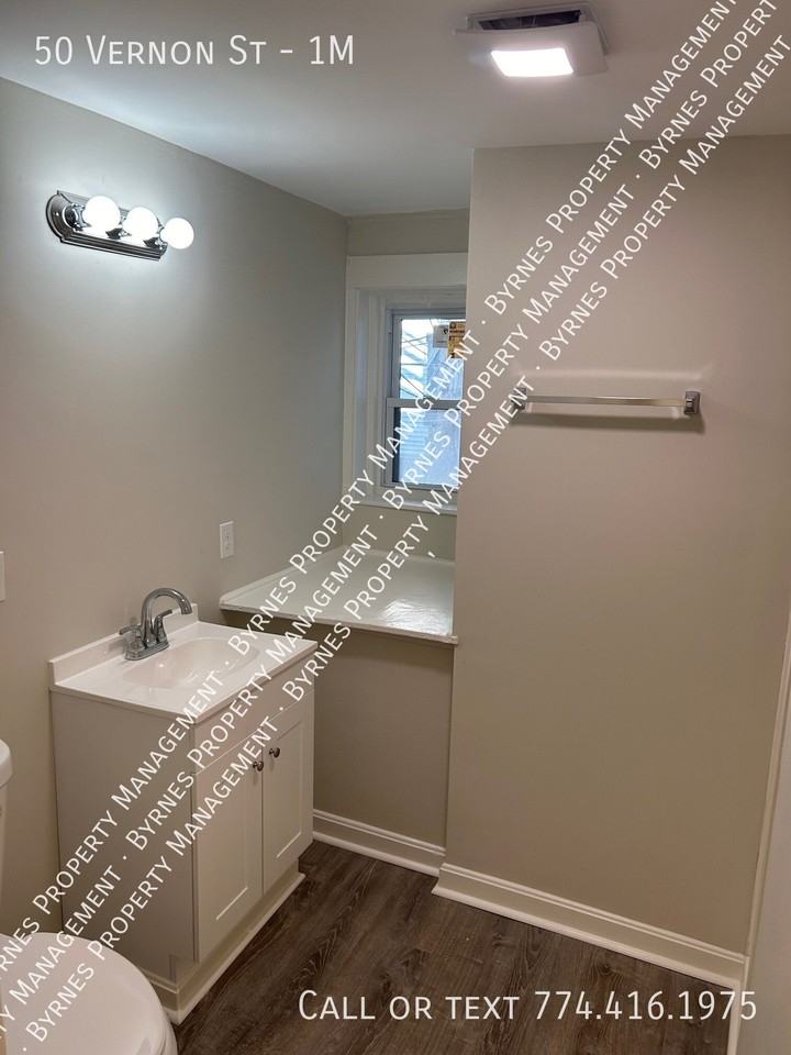 50 Vernon St #1M - Photo 4 of 4