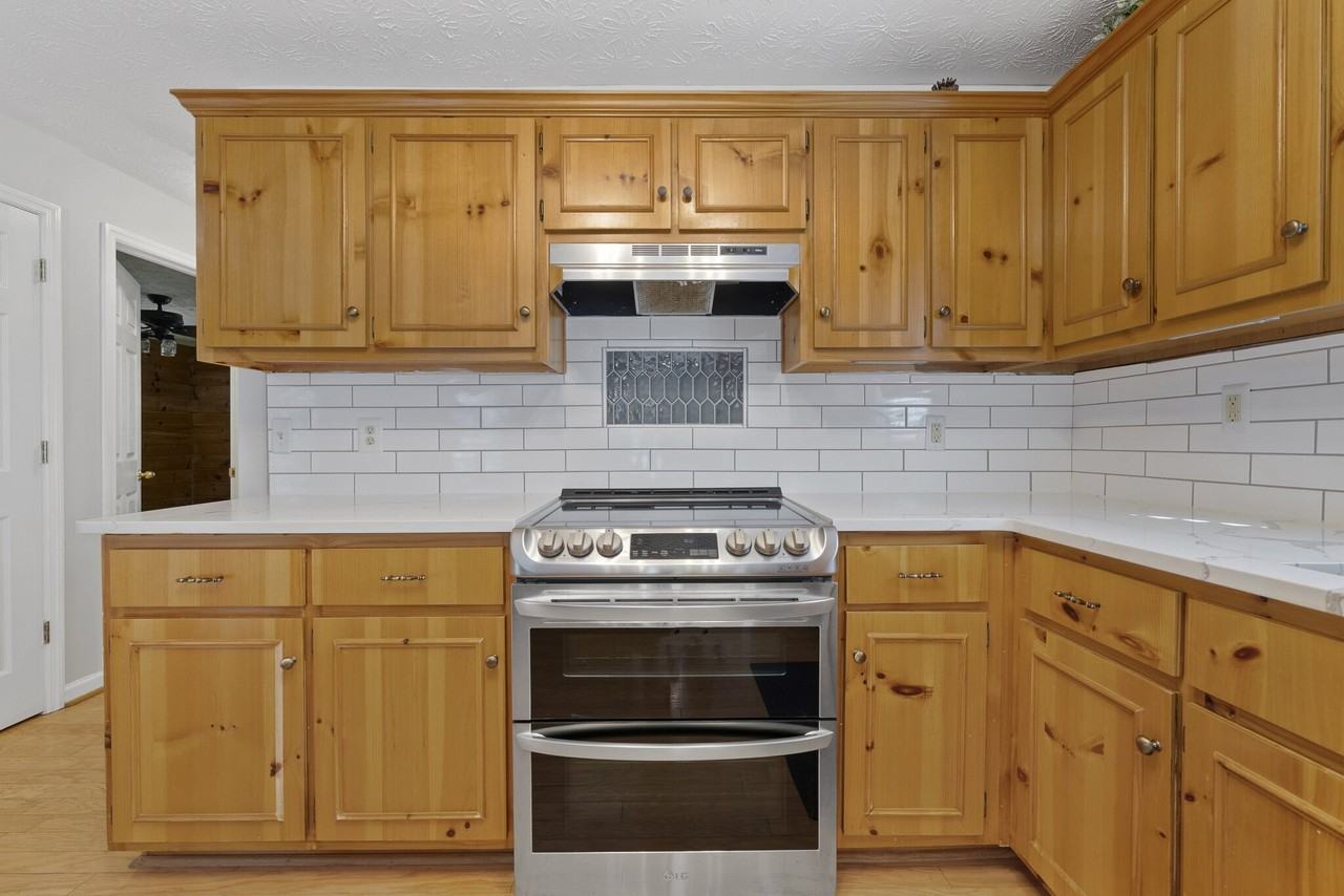 259 Mullins Rd - Photo 5 of 33
