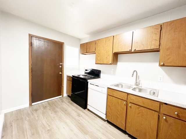 Pelican Hill Apartments - Photo 3 of 29