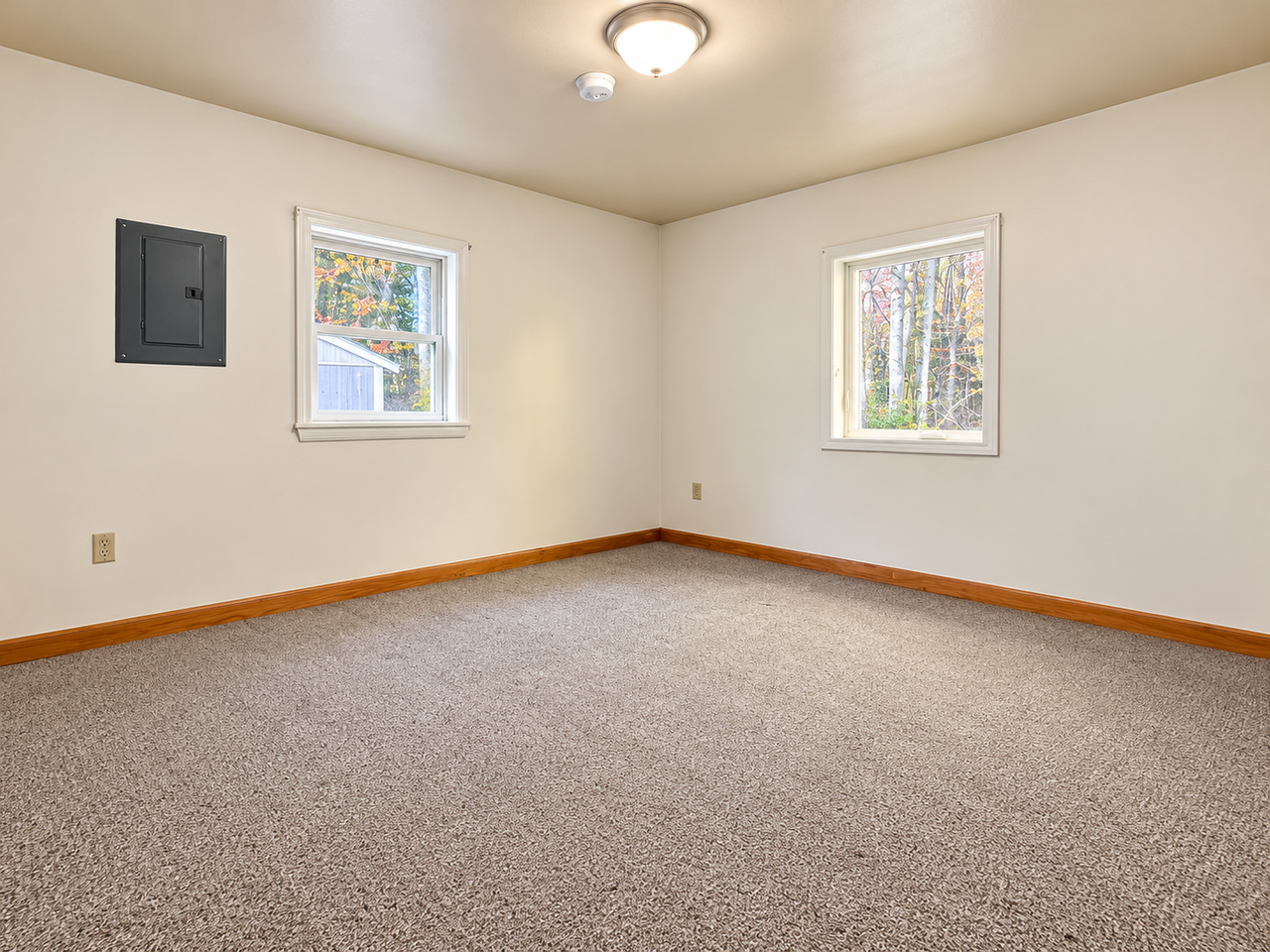 196 Violet Lane - Photo 3 of 8