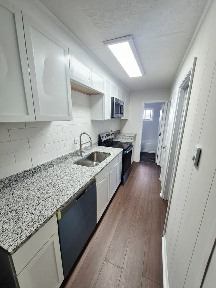 928 Whitestone Drive - Photo 4 of 17