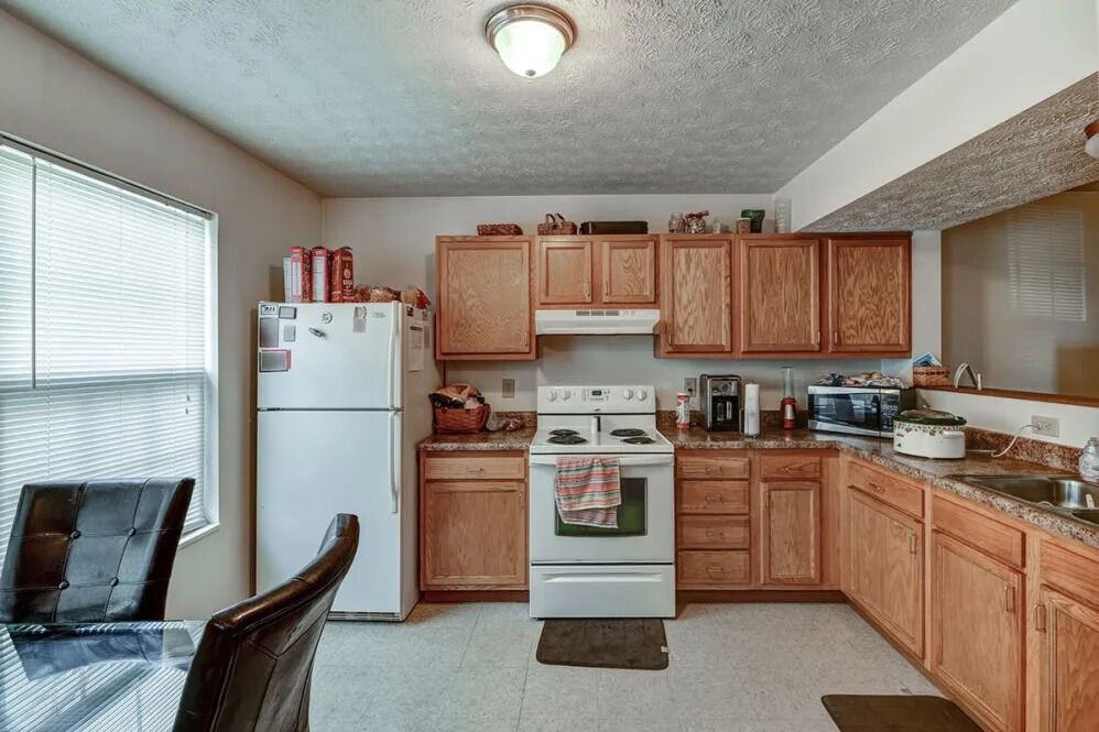 East Newark Homes - Photo 2 of 17