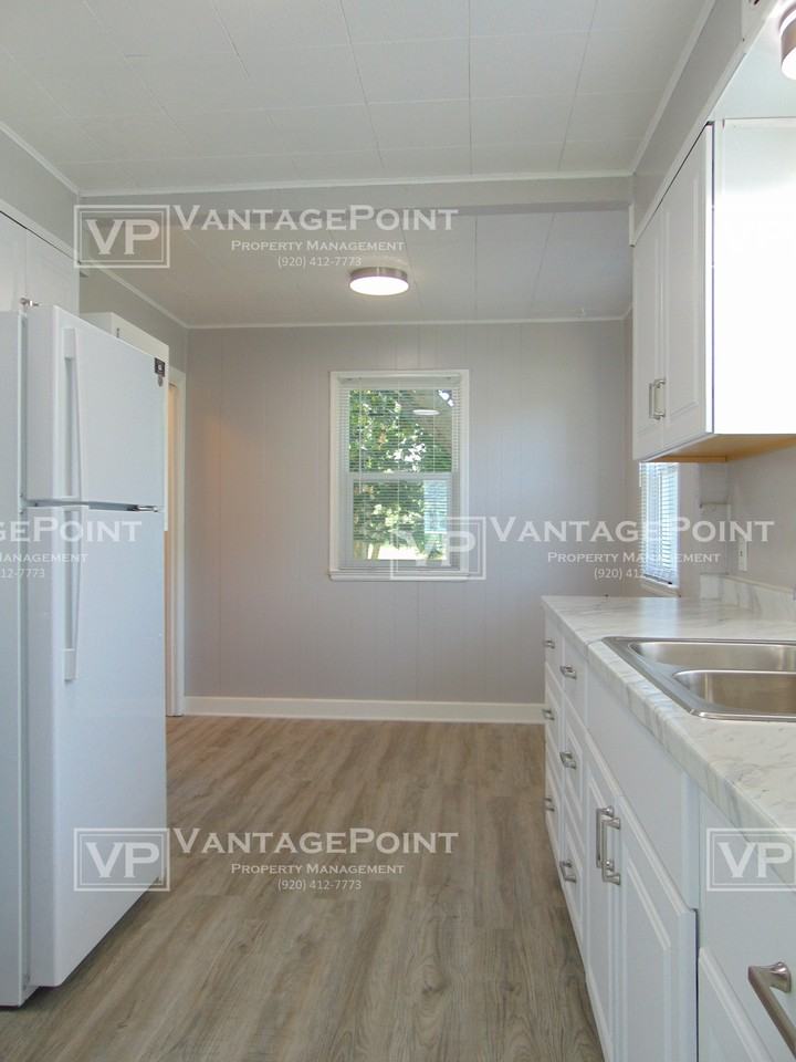 1115 Suydam St #1 - Photo 5 of 27