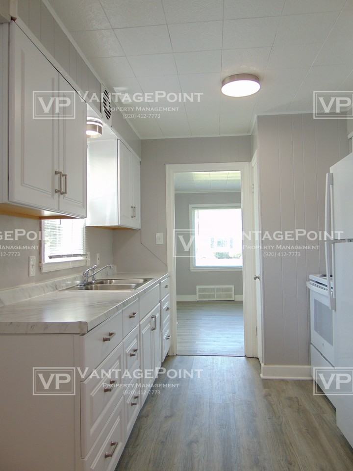 1115 Suydam St #1 - Photo 7 of 27