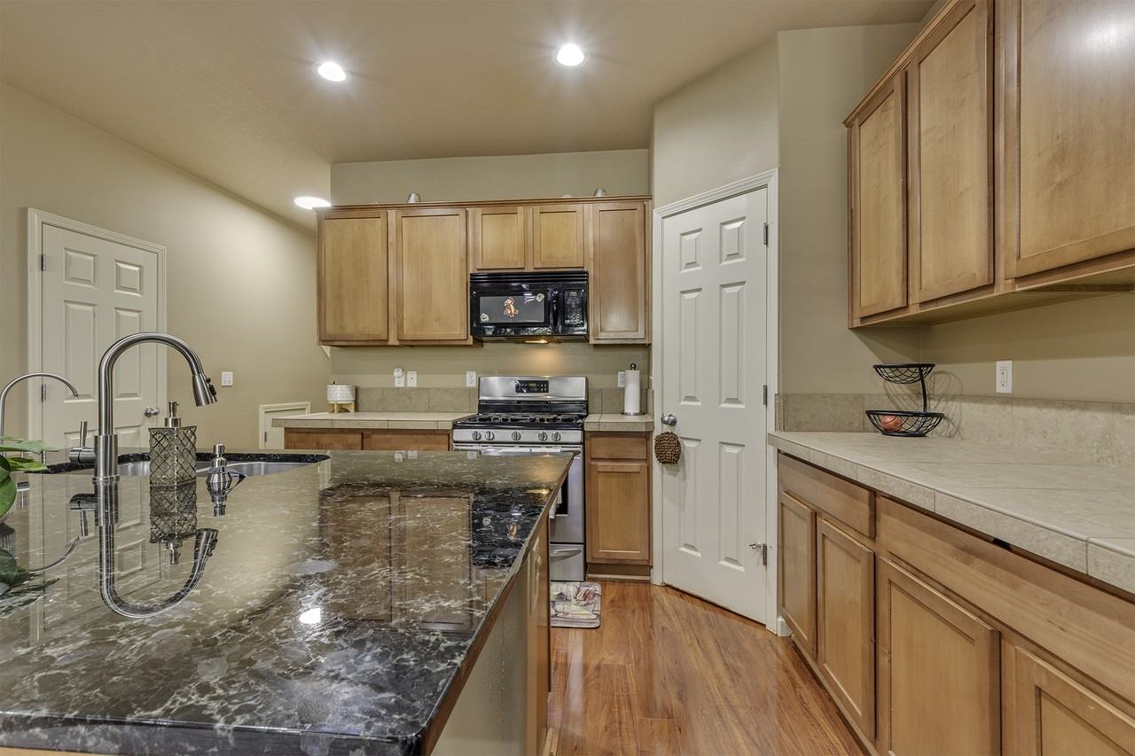 3137 Ne 14th Pl #1 - Photo 6 of 23