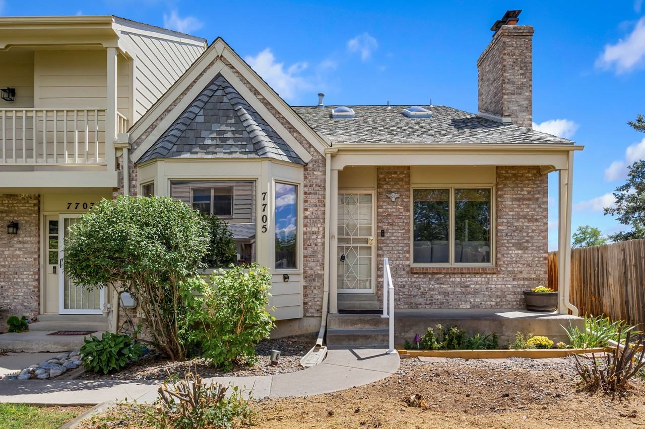 7705 S Cove Cir #1 - Photo 2 of 41