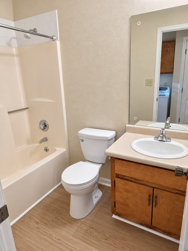 82 Churchill Dr #1 - Photo 4 of 8