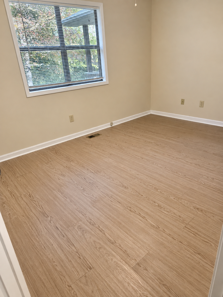 82 Churchill Dr #1 - Photo 5 of 8