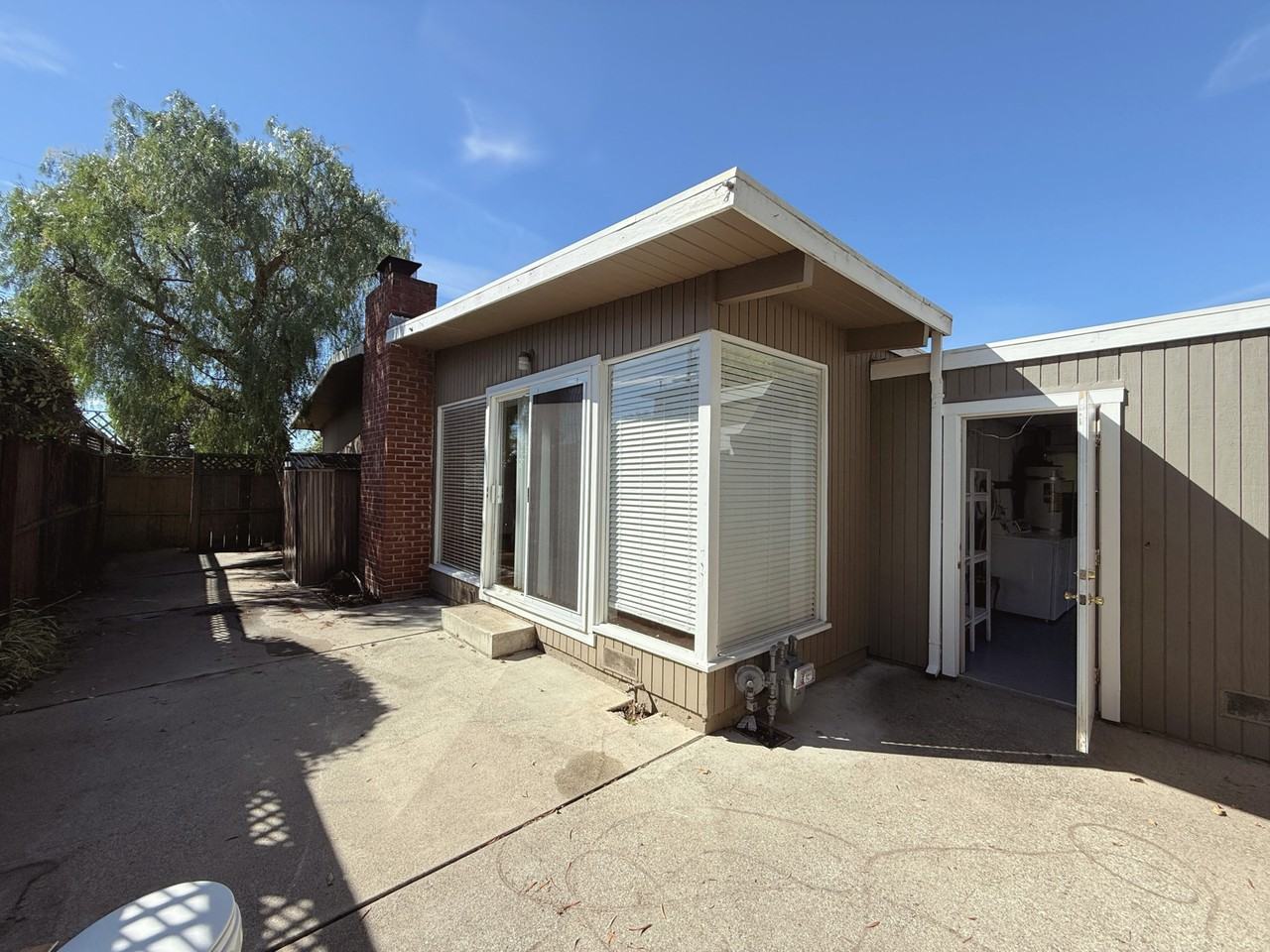 1652 Borden St #1 - Photo 4 of 24