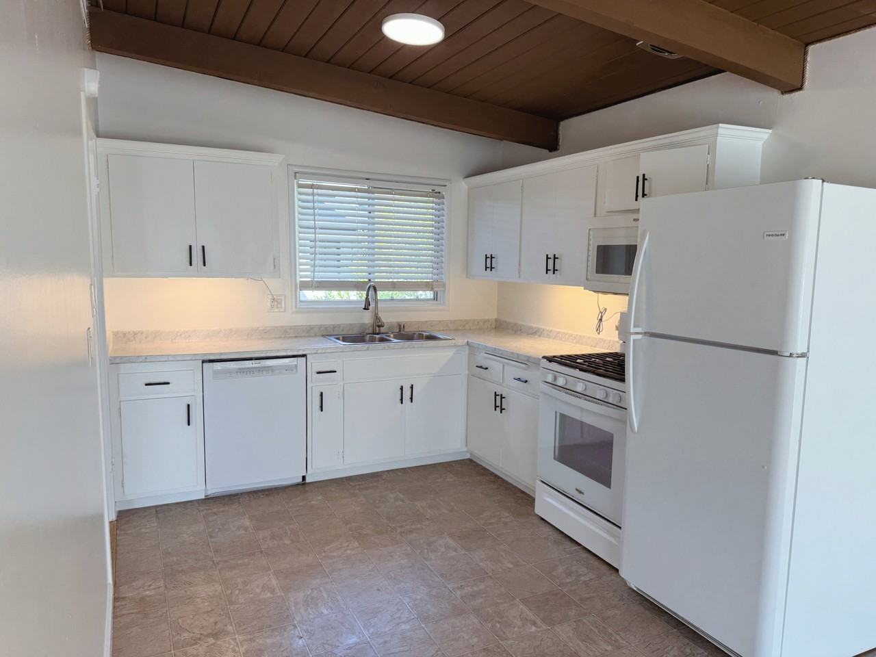 1652 Borden St #1 - Photo 7 of 24