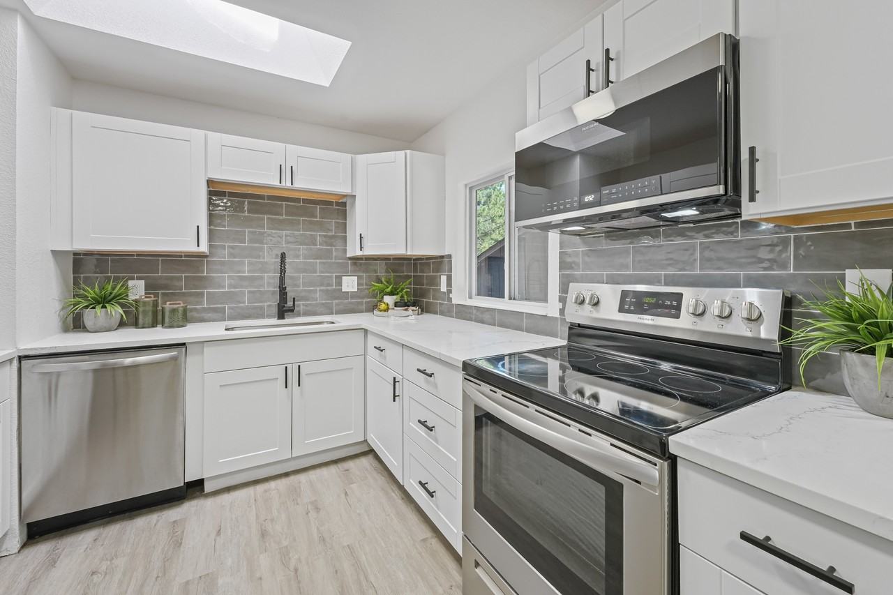 1425 Northview Dr #1 - Photo 6 of 27