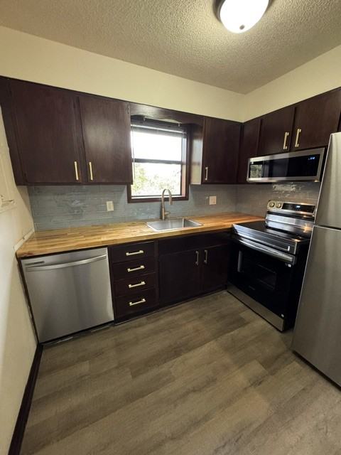 711 W Washington Ave #711-4 - Photo 2 of 9