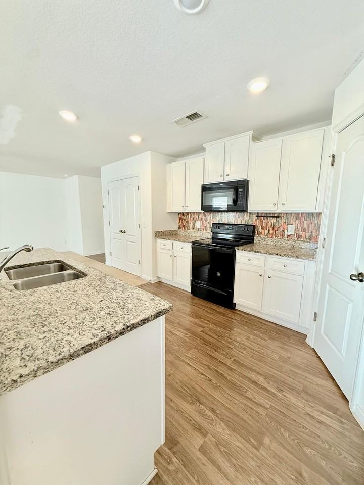 2101 Talbert Ct #1 - Photo 6 of 25