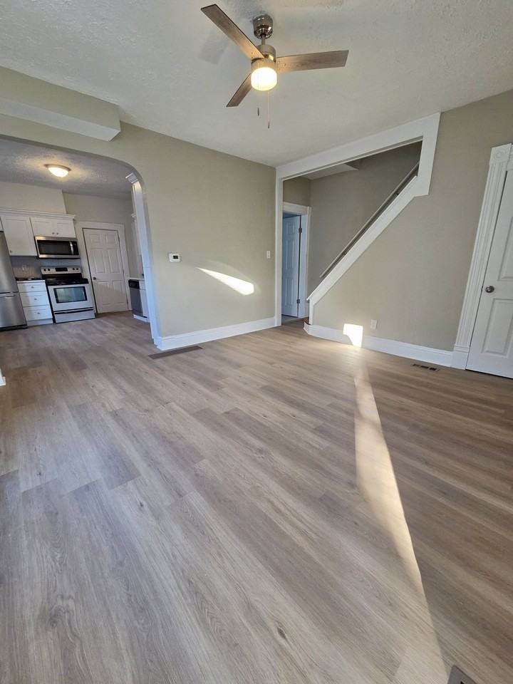 140 Catherine St #1 - Photo 2 of 10