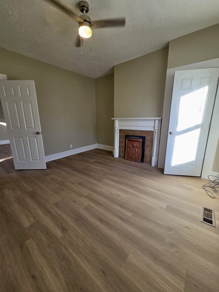 140 Catherine St #1 - Photo 3 of 10