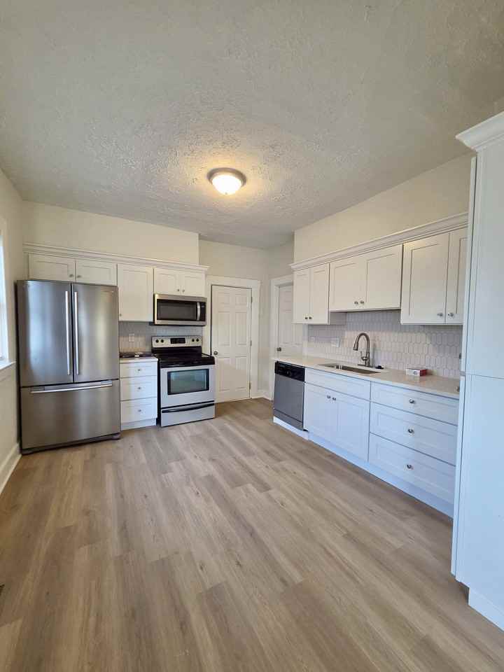 140 Catherine St #1 - Photo 4 of 10