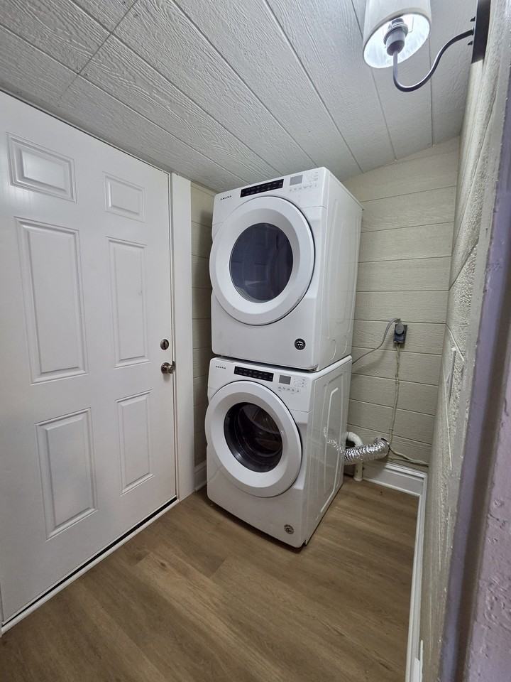 140 Catherine St #1 - Photo 5 of 10