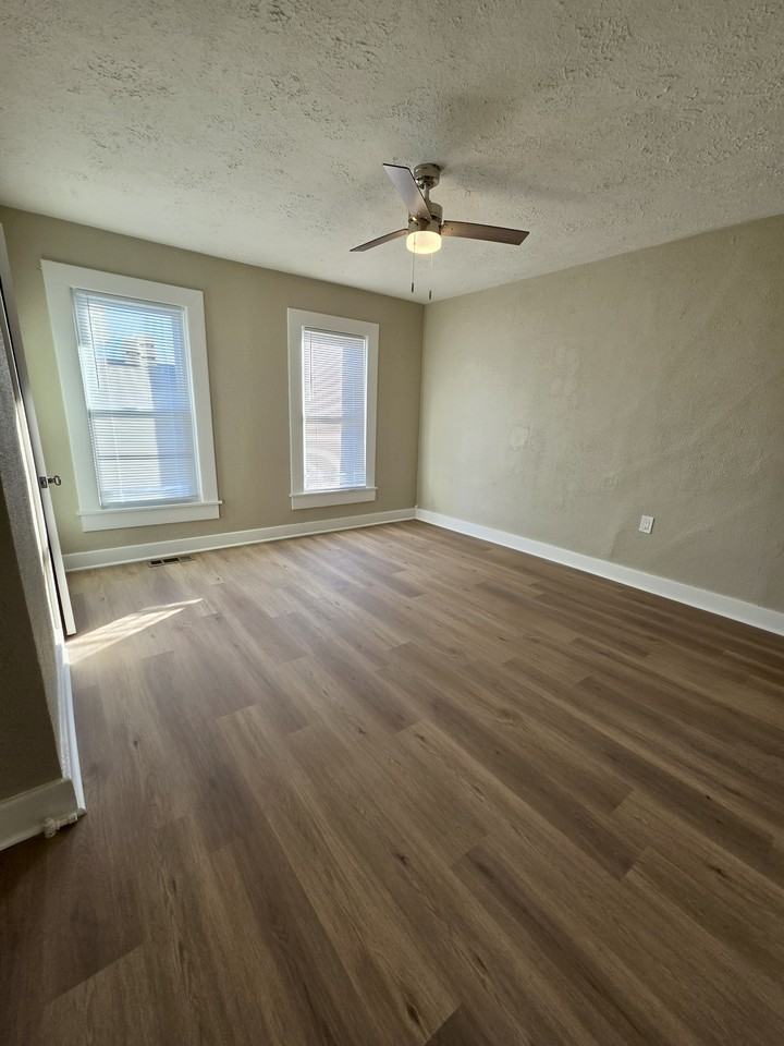 140 Catherine St #1 - Photo 7 of 10