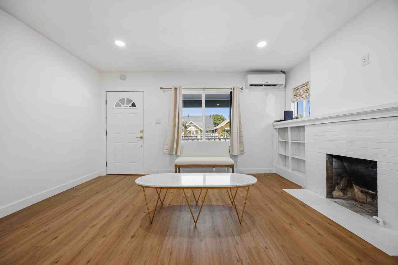 620 W 42nd Pl #1 - Photo 3 of 30