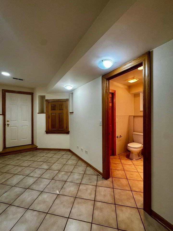 2435 West Superior Street, Unit G - Photo 5 of 8