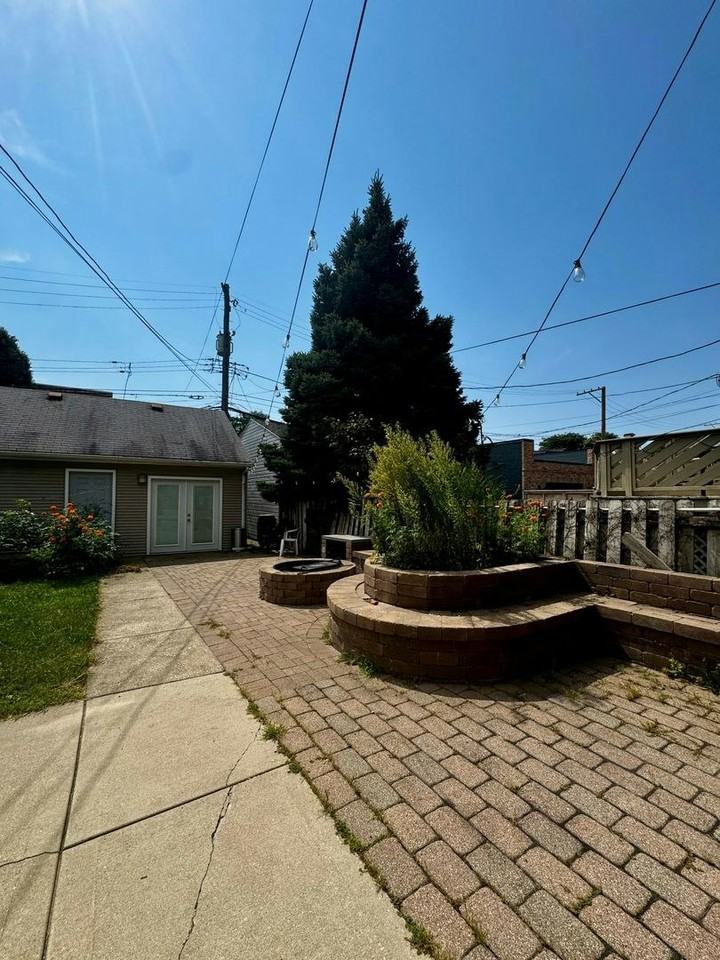 2435 West Superior Street, Unit G - Photo 6 of 8