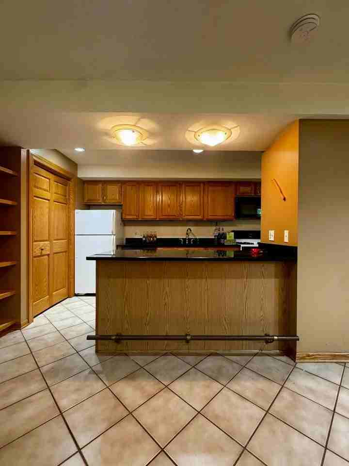 2435 West Superior Street, Unit G - Photo 7 of 8
