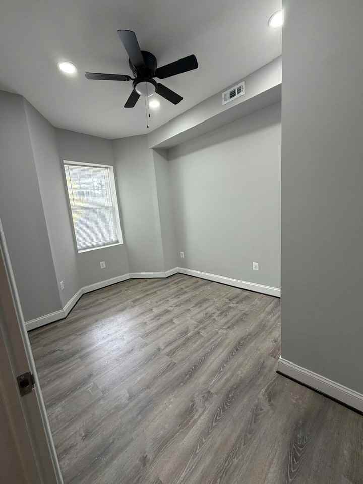 2936 West Mosher Street, Unit BA - Photo 2 of 14