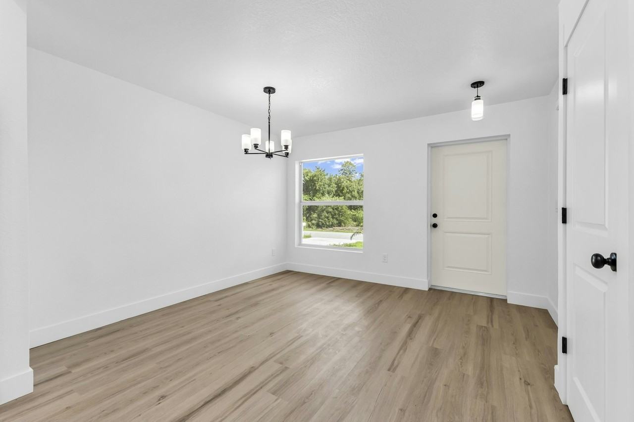 27087 Washington St - Photo 5 of 15