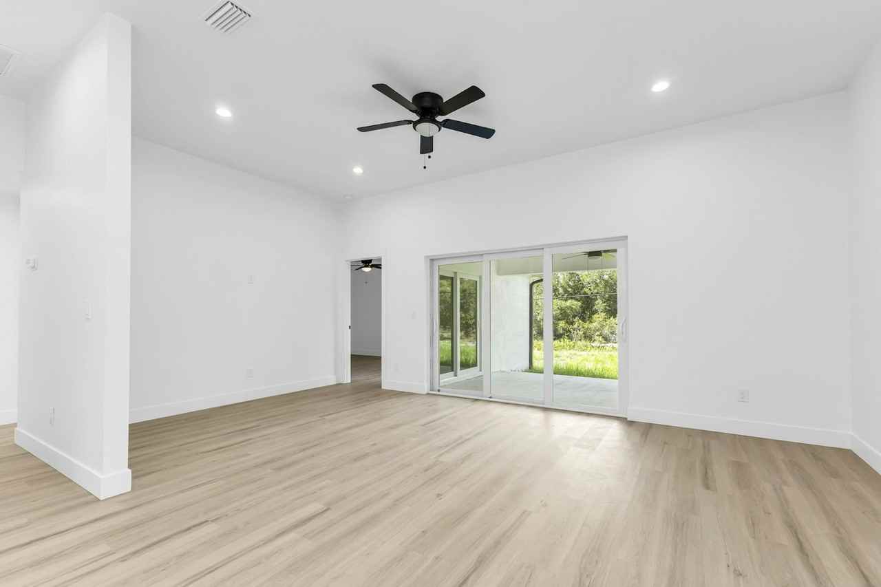 27087 Washington St - Photo 7 of 15