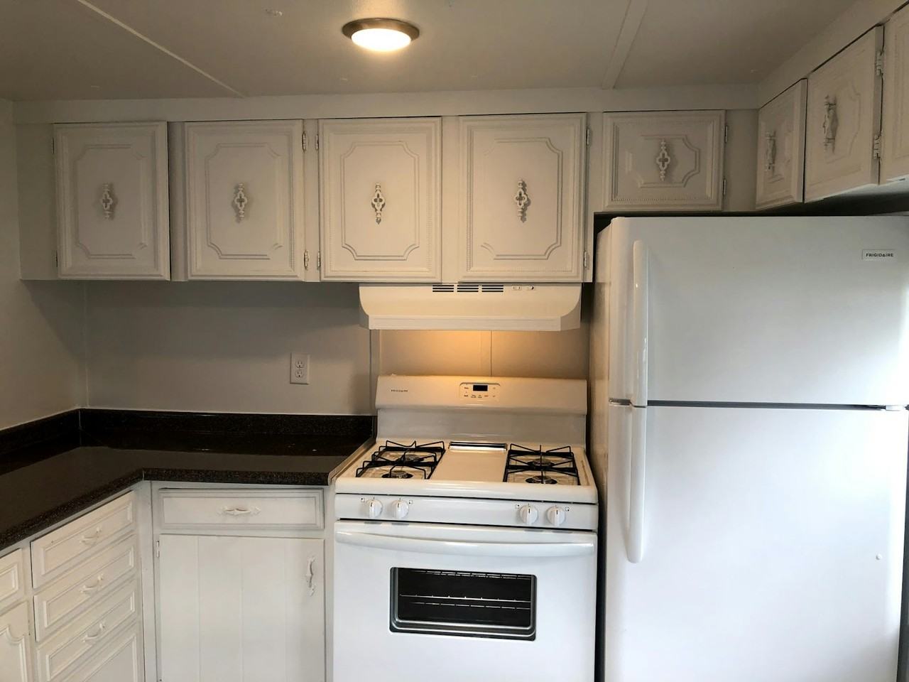 2716 Everett Drive - Photo 4 of 27