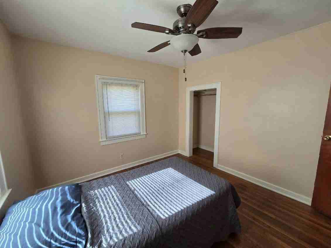 325 Lynn St - Photo 3 of 20