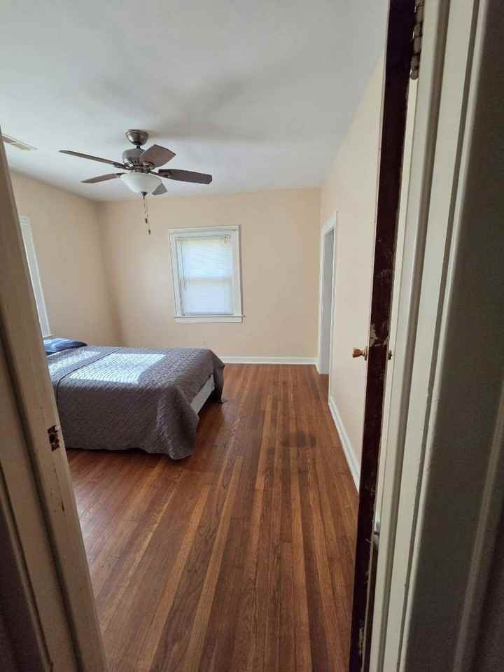 325 Lynn St - Photo 4 of 20