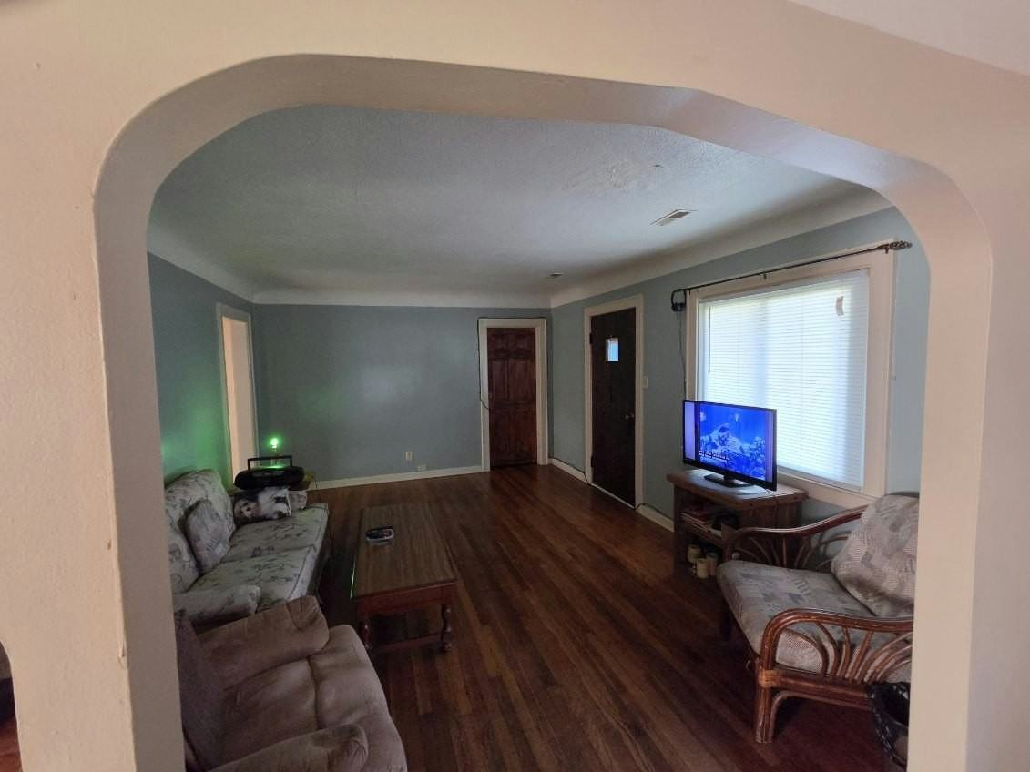 325 Lynn St - Photo 7 of 20