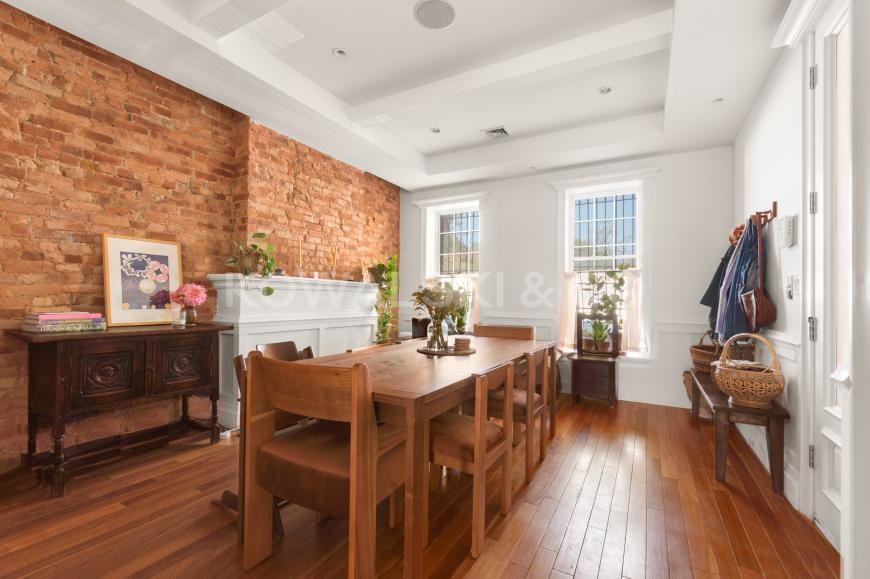 336 10th St - Photo 4 of 10