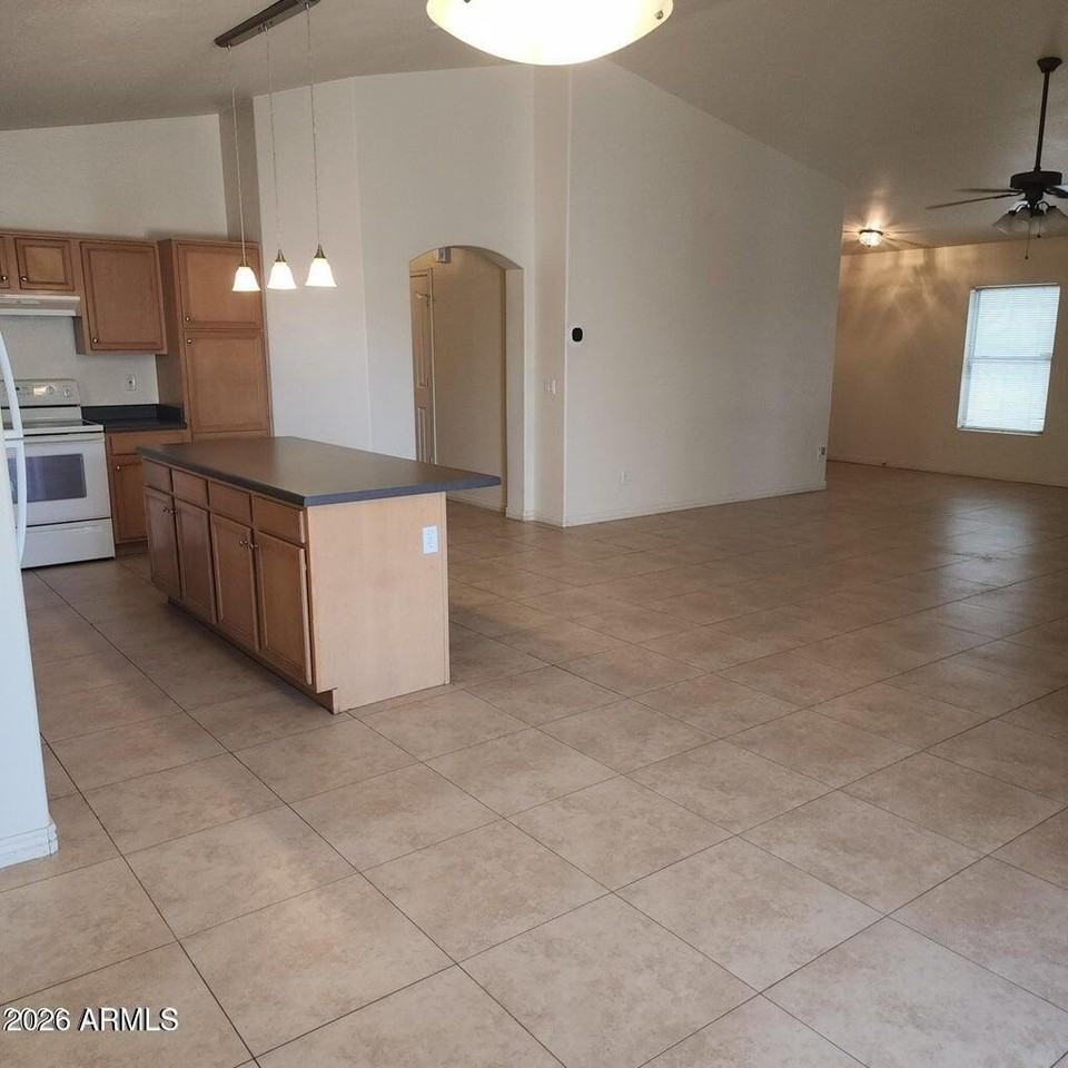 12821 W Dreyfus Dr - Photo 4 of 13