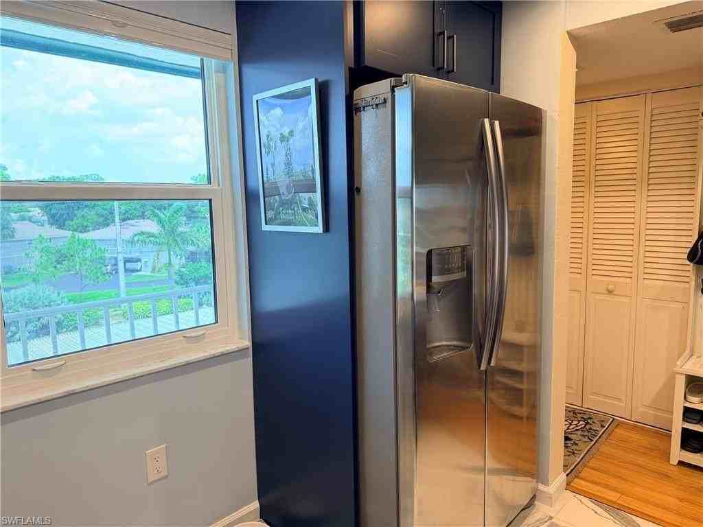 1660 Pine Valley Dr Apt 402 - Photo 2 of 40