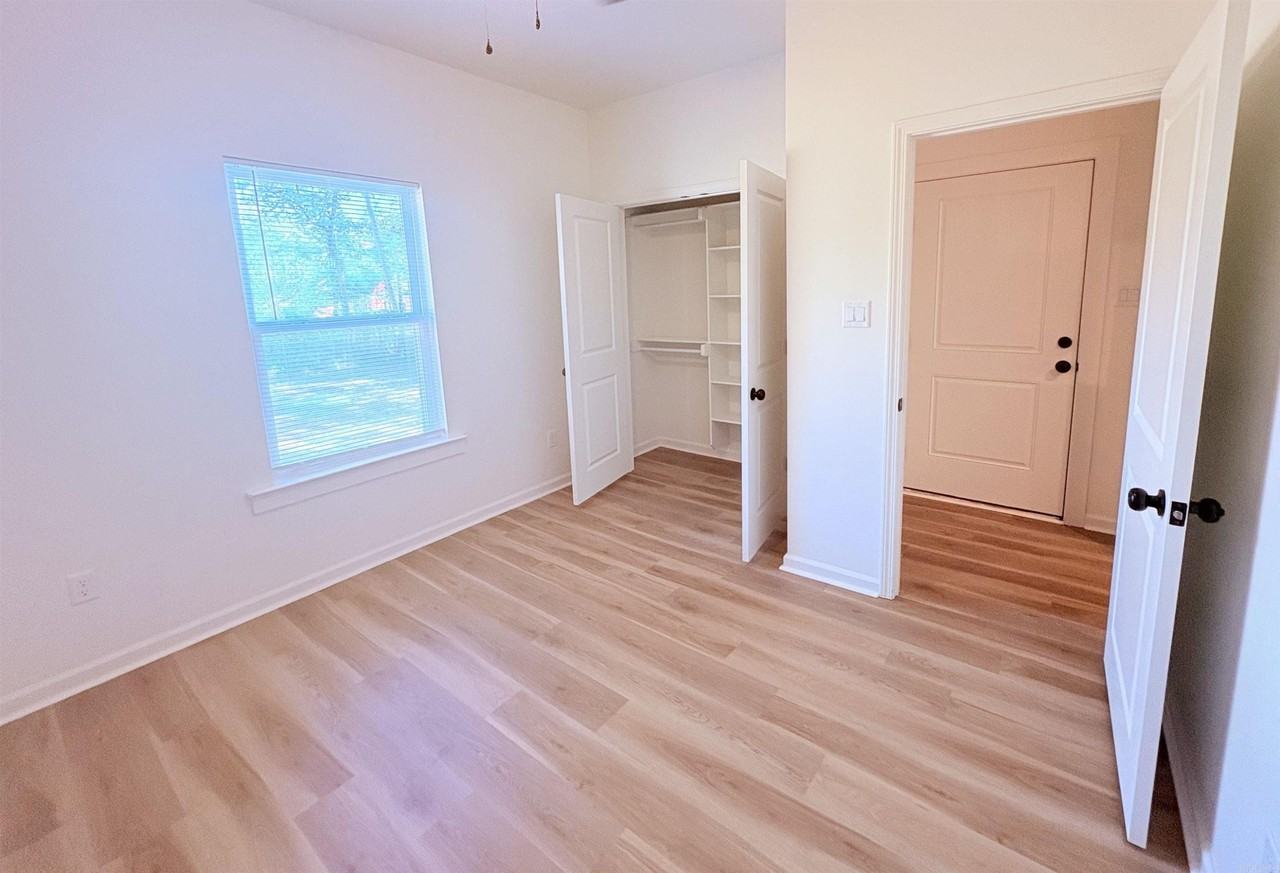 1005 Johnson St - Photo 5 of 21