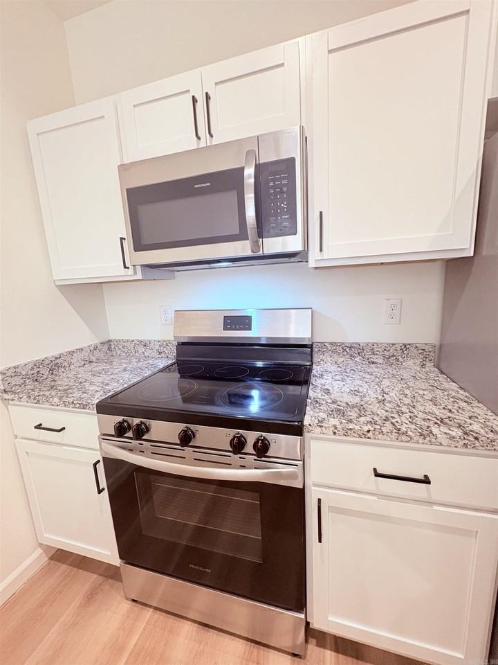 1005 Johnson St - Photo 6 of 21