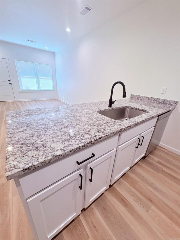 1005 Johnson St - Photo 7 of 21