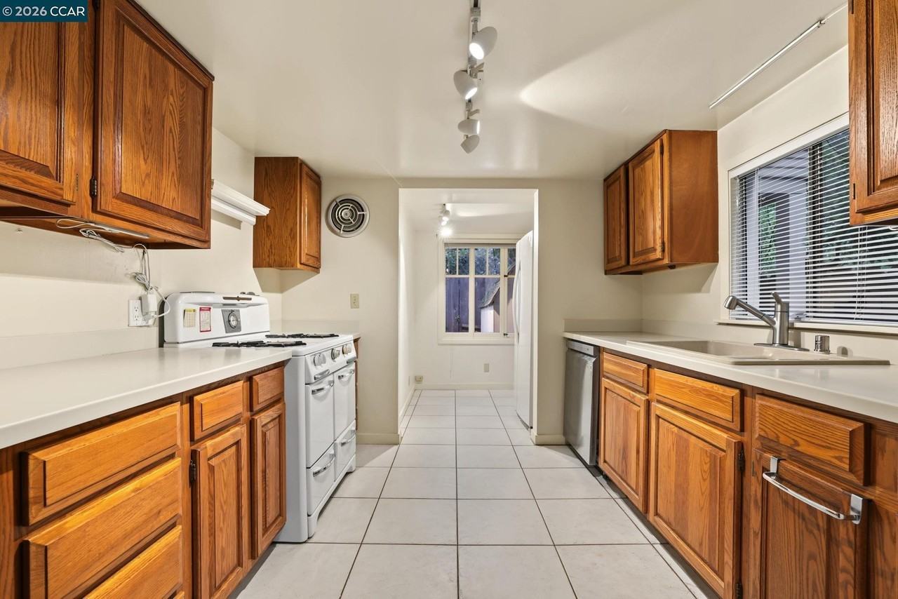 23 Sycamore Ave - Photo 7 of 21