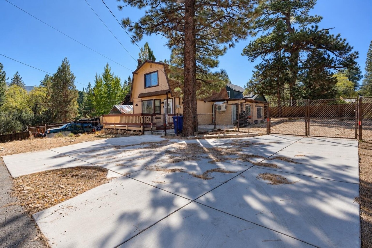 480 Spruce Ln - Photo 3 of 30