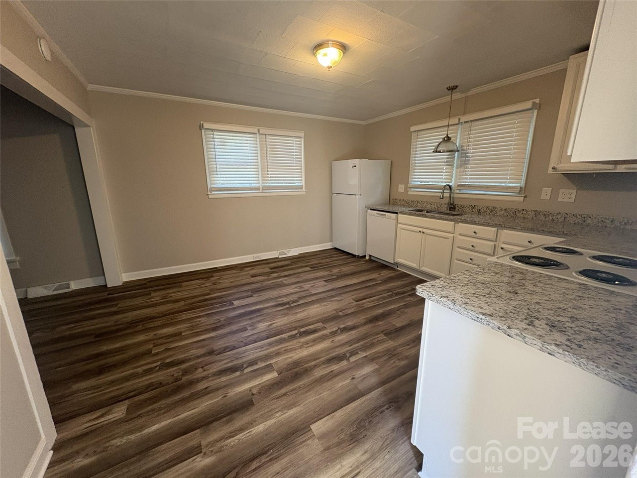 332 E Lowrance Ave - Photo 5 of 21