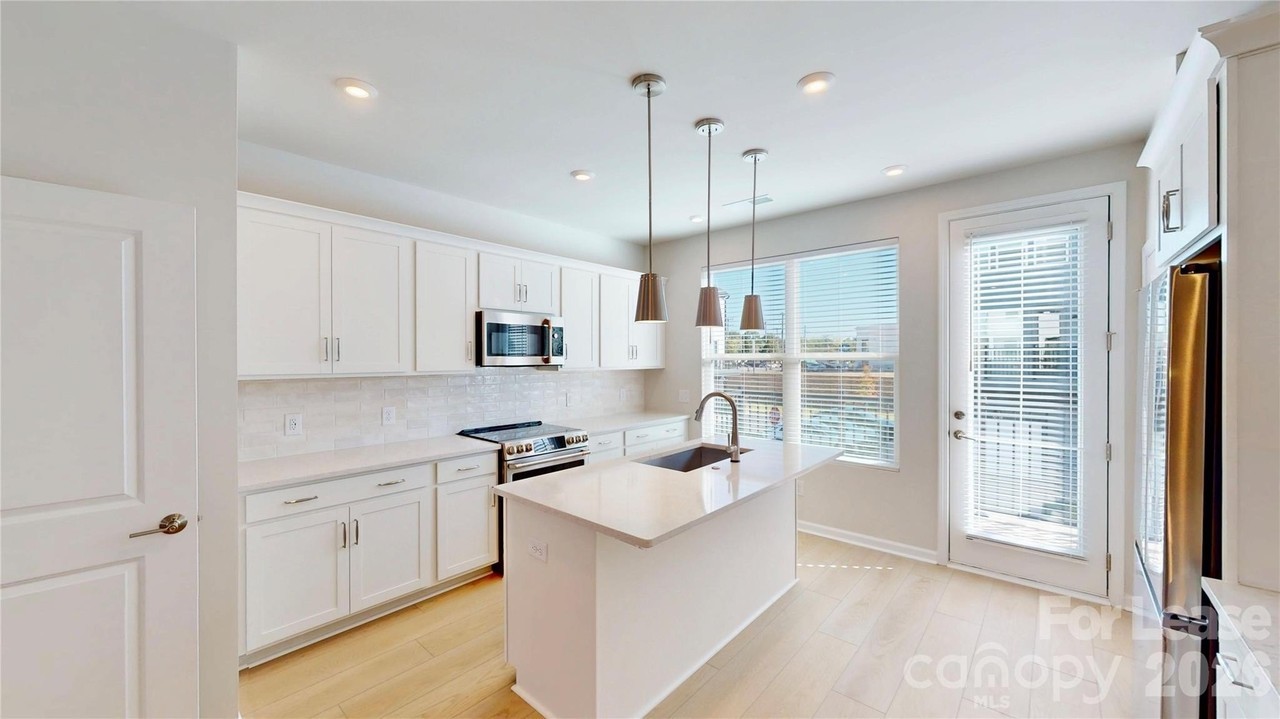 5525 Swaling St - Photo 3 of 32