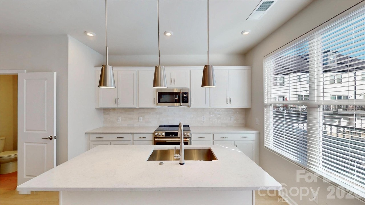 5525 Swaling St - Photo 4 of 32