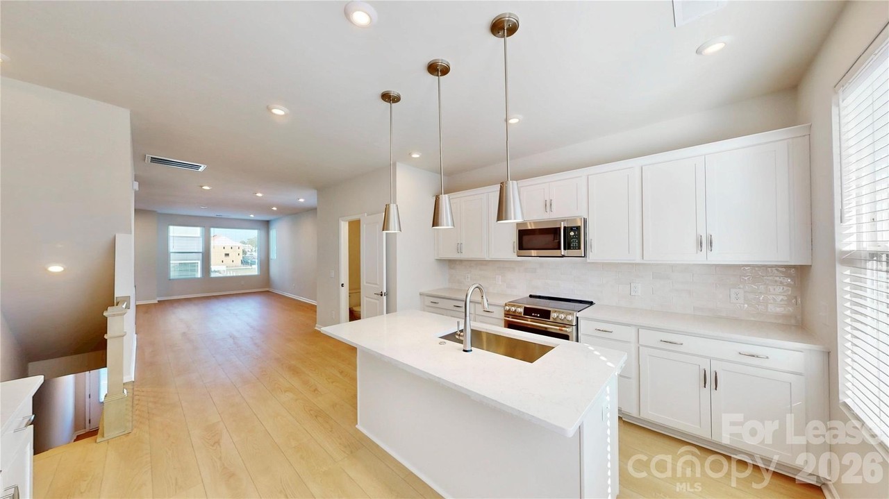 5525 Swaling St - Photo 5 of 32