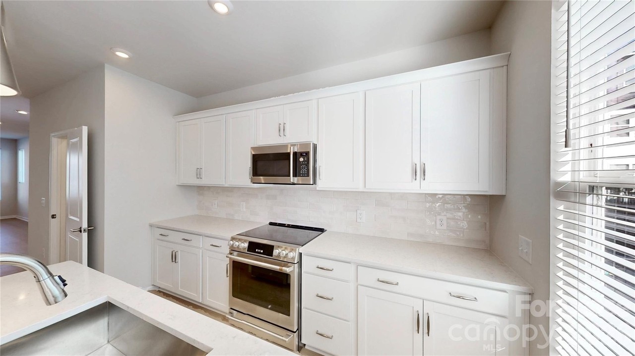 5525 Swaling St - Photo 6 of 32