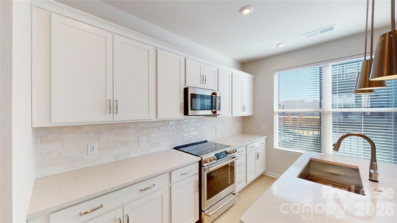 5525 Swaling St - Photo 7 of 32