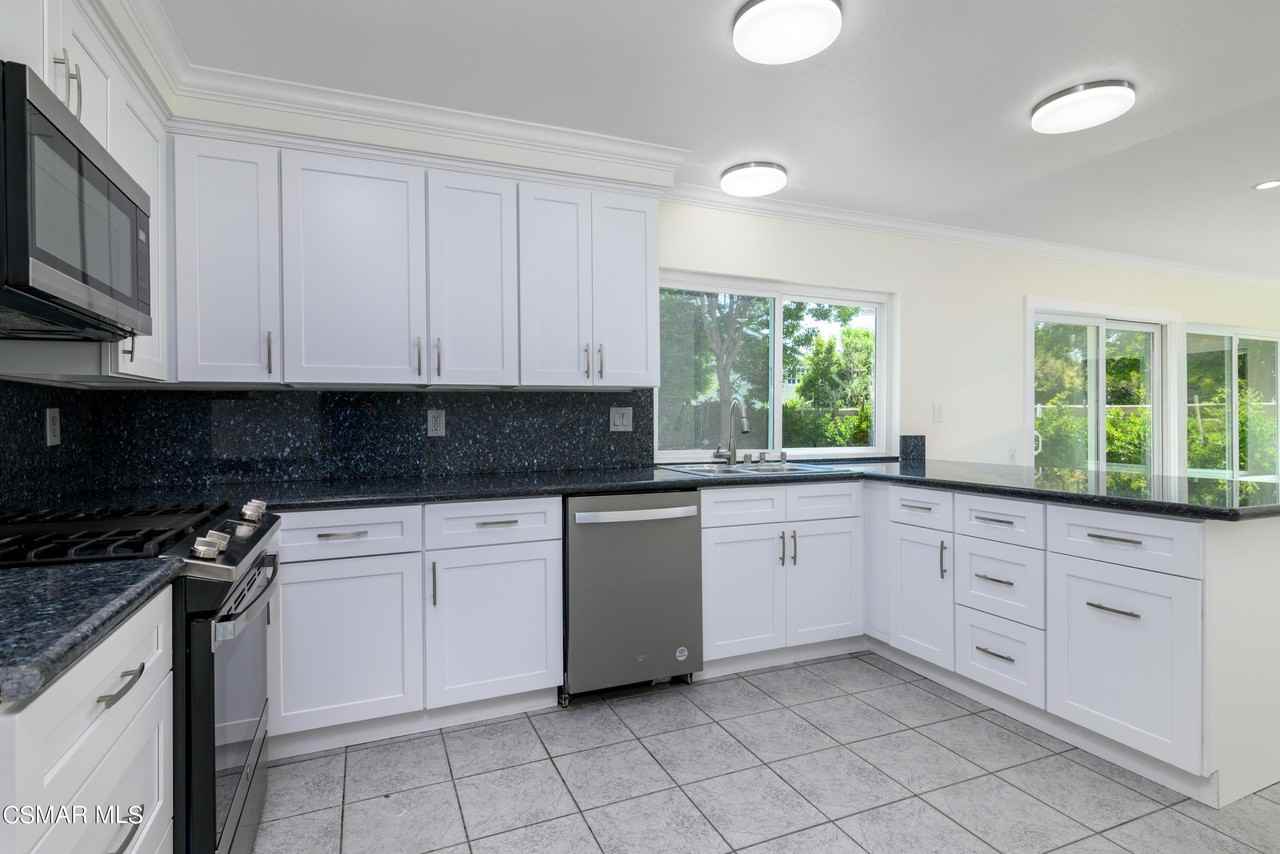 1941 Tamarack St - Photo 5 of 26